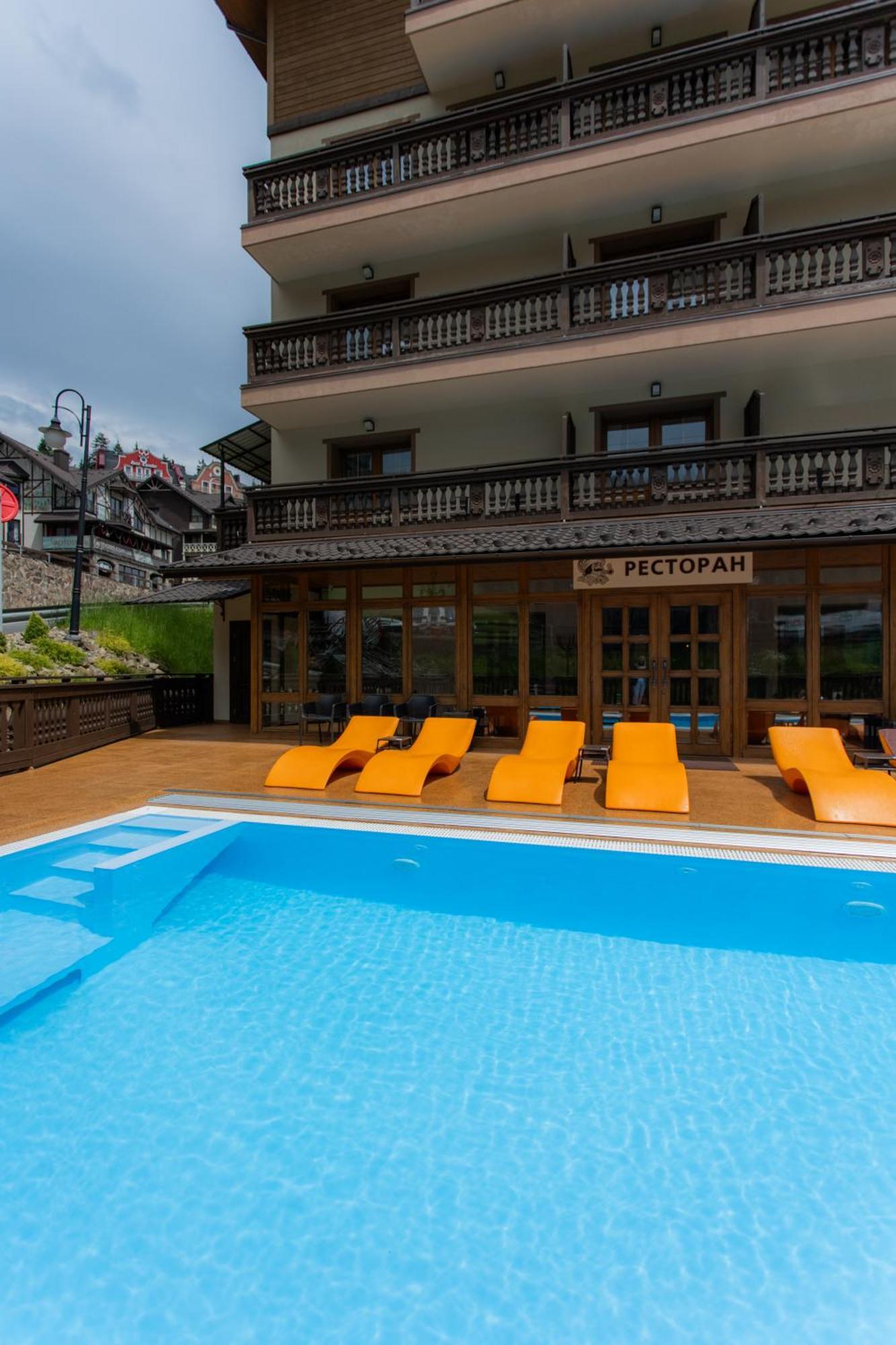 Ganz & Hotel